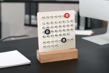 Desk calendar